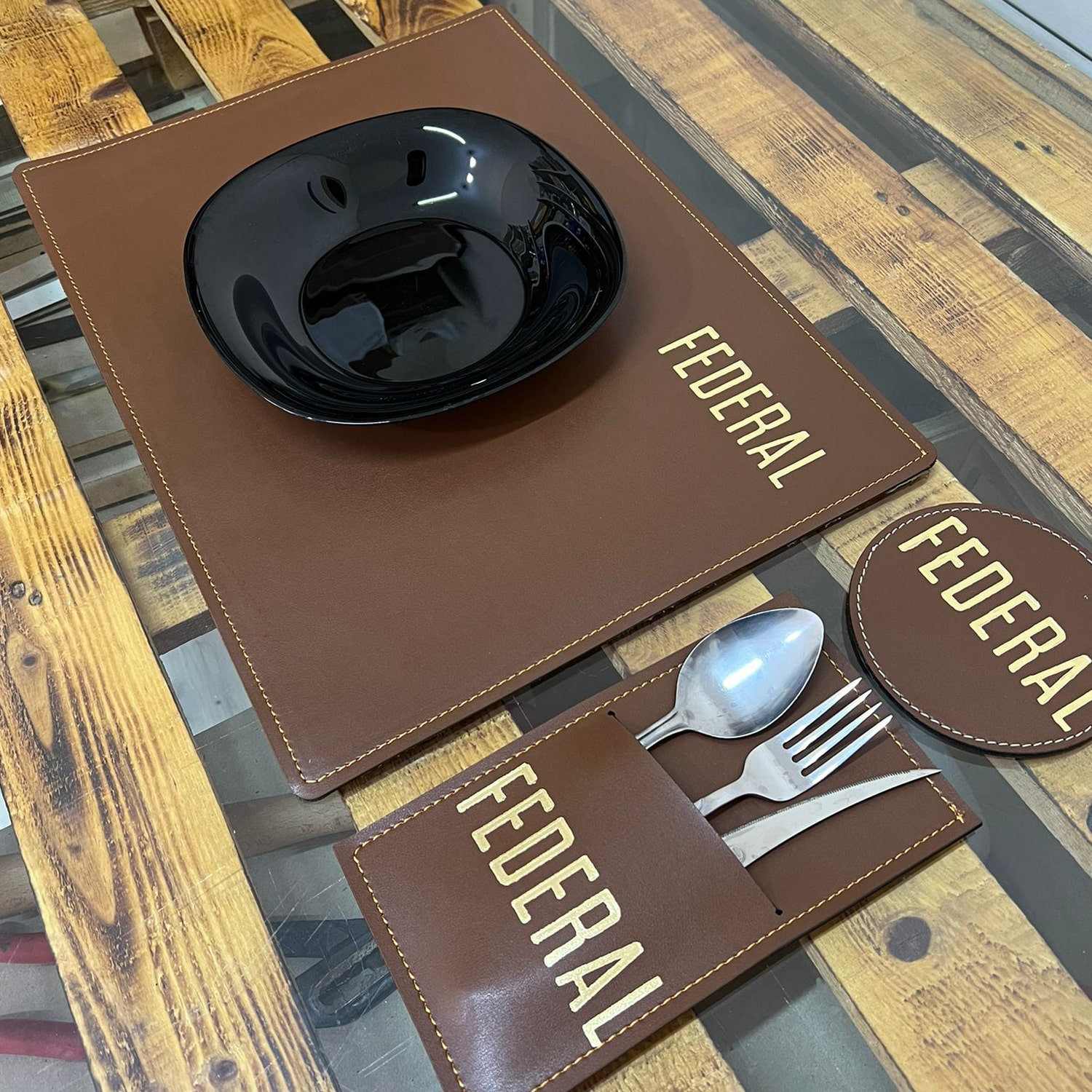 Deri Masa Servis Takimi